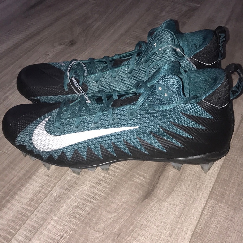 NWOT Nike football cleats